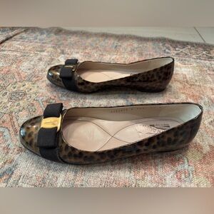 Ferragamo Vara bow women’s 7.5 brown tortoise w/ gold hardware